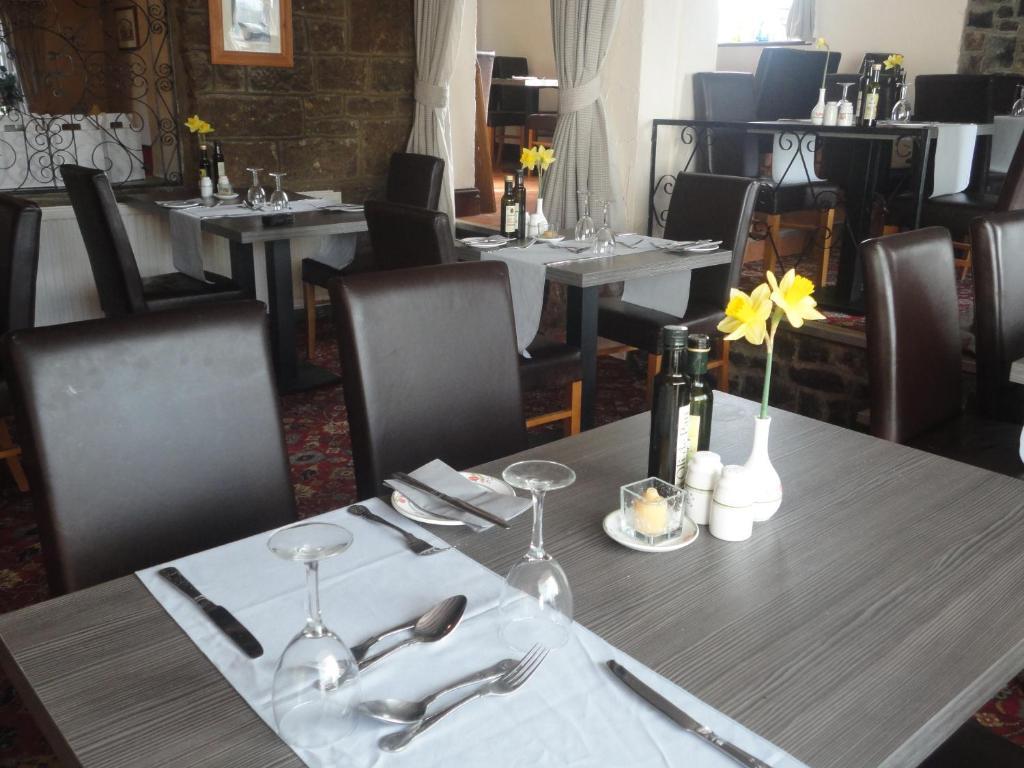 The Dog & Partridge Country Inn Ashbourne  Exterior foto